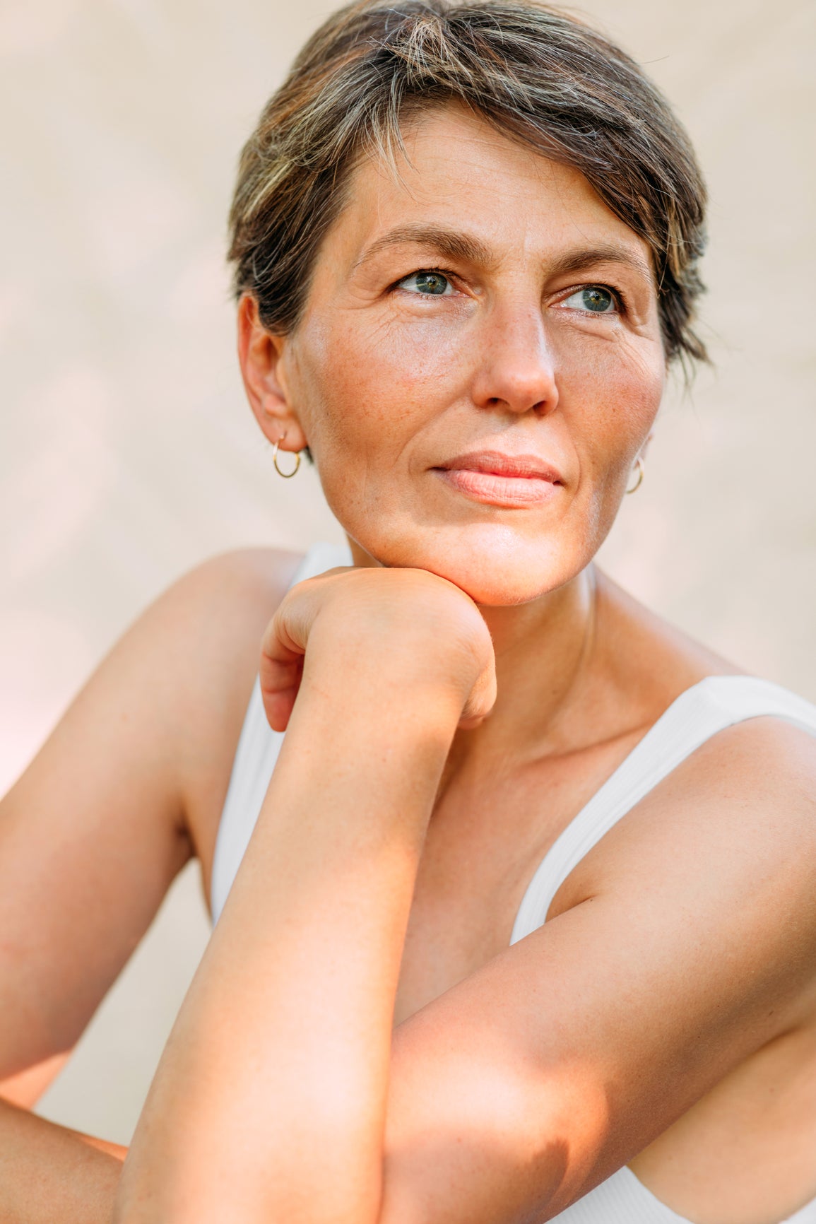 Mature woman with her chin propped on her hand